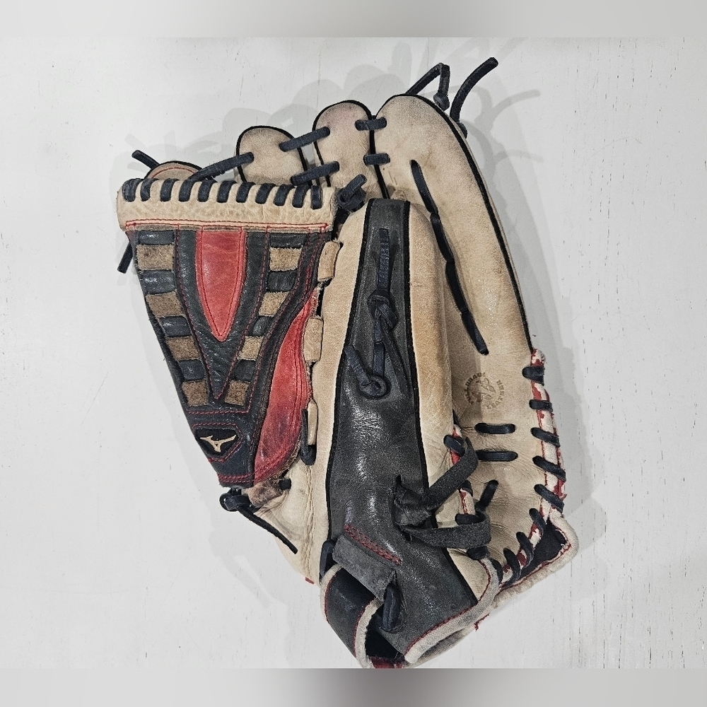 Mizuno Softball Baseball Glove 13 in Full Grade Leather Superior Design GCK1300